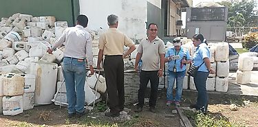 Regulan envases plsticos vacos de plaguicidas