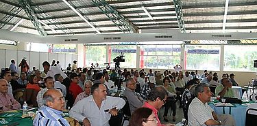 Conferencias para motivar al productor a exportar