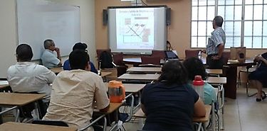 Participante de doctorado en ciencias empresariales dicta seminario sobre productividad agrícola en la FCA Participante de doctorado en ciencias empresariales dicta seminario sobre productividad agrícola en la FCA