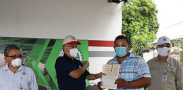 Gobierno otorga 15 millones en préstamos a productores para reforzar el agro Gobierno otorga 15 millones en préstamos a productores para reforzar el agro