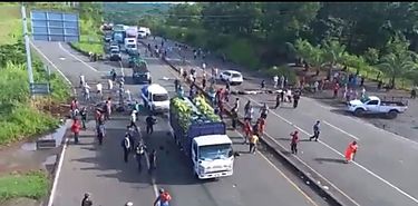  Los gremios de transporte de carga terrestre del país deploramos las acciones que provocaron el atropello de dos panameños que participaban del cierre de calles en una manifestación en Horconcitos provincia de Chiriquí
