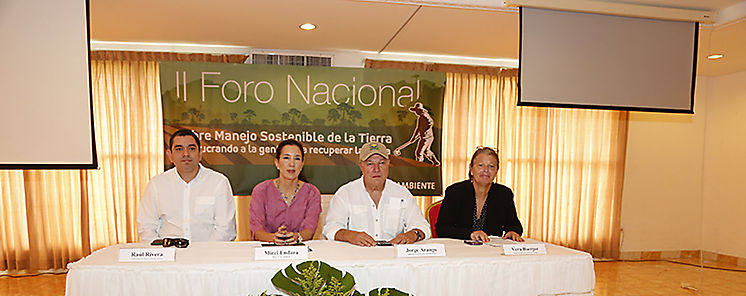 MIAMBIENTE promueve manejo sostenible de la tierra en foro de Azuero
