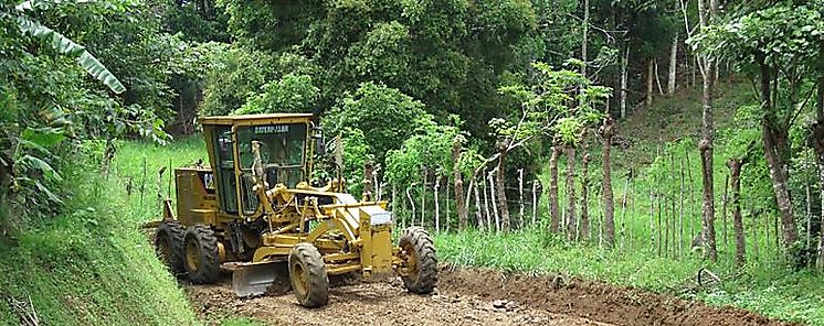 Entregan orden de proceder para la rehabilitacin de los caminos de produccin de Panam Oeste